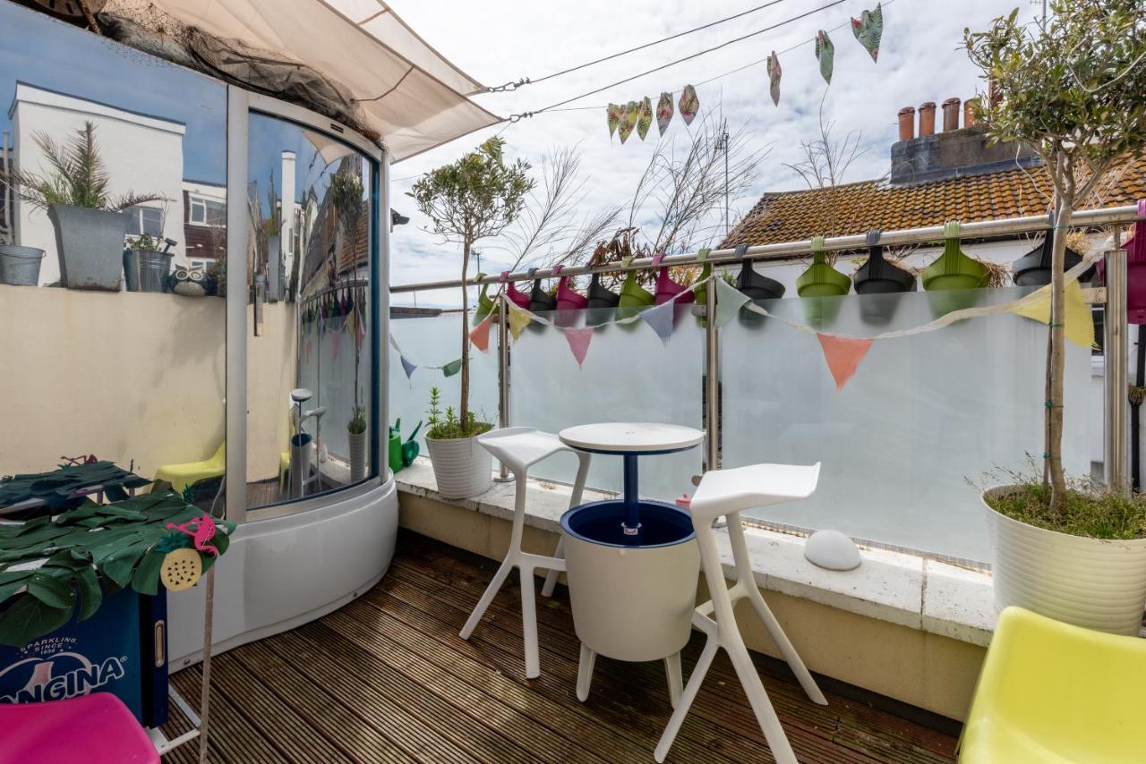 Little Brighton Beach Apartments - Also Separate Spa Cabin And Watersports Esterno foto