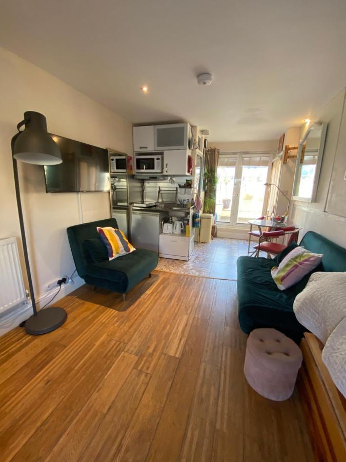 Little Brighton Beach Apartments - Also Separate Spa Cabin And Watersports Esterno foto