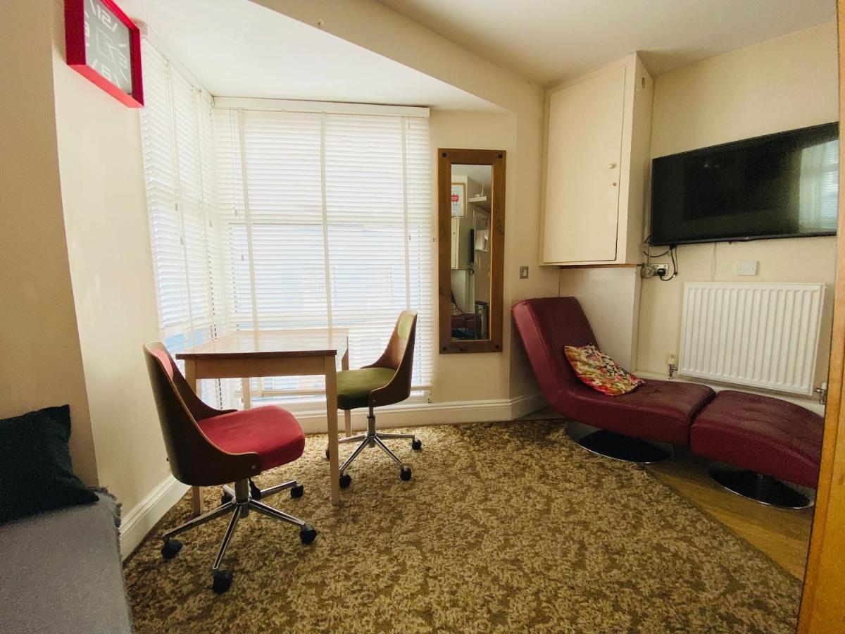 Little Brighton Beach Apartments - Also Separate Spa Cabin And Watersports Esterno foto