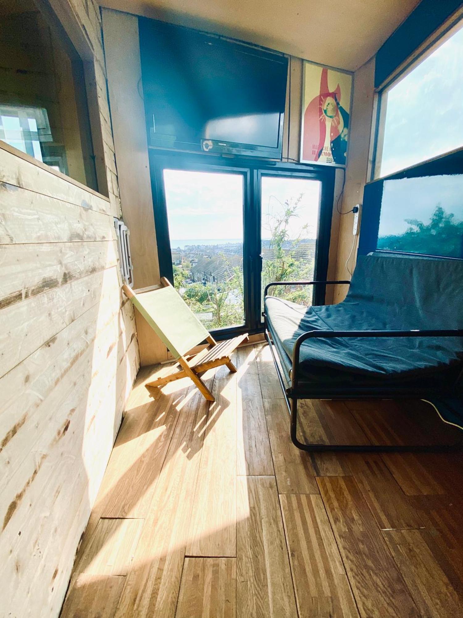 Little Brighton Beach Apartments - Also Separate Spa Cabin And Watersports Esterno foto